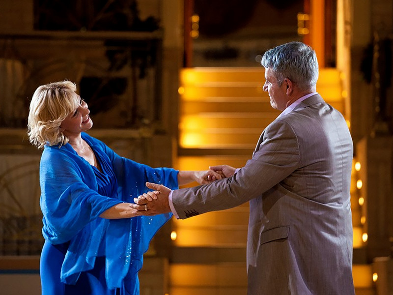 Вальс бостон розенбаум слова. Старый клен на гармони. Старый клён старый клён старый клён стучит в стекло. Розенбаум осень вальс бостон. Вальс бостон год.